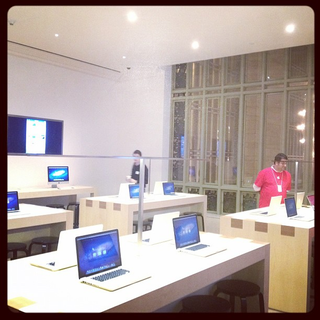 Illustration for article titled Sneak a Peek at the Finished Apple Store in NYC's Grand Central Terminal (Updated)